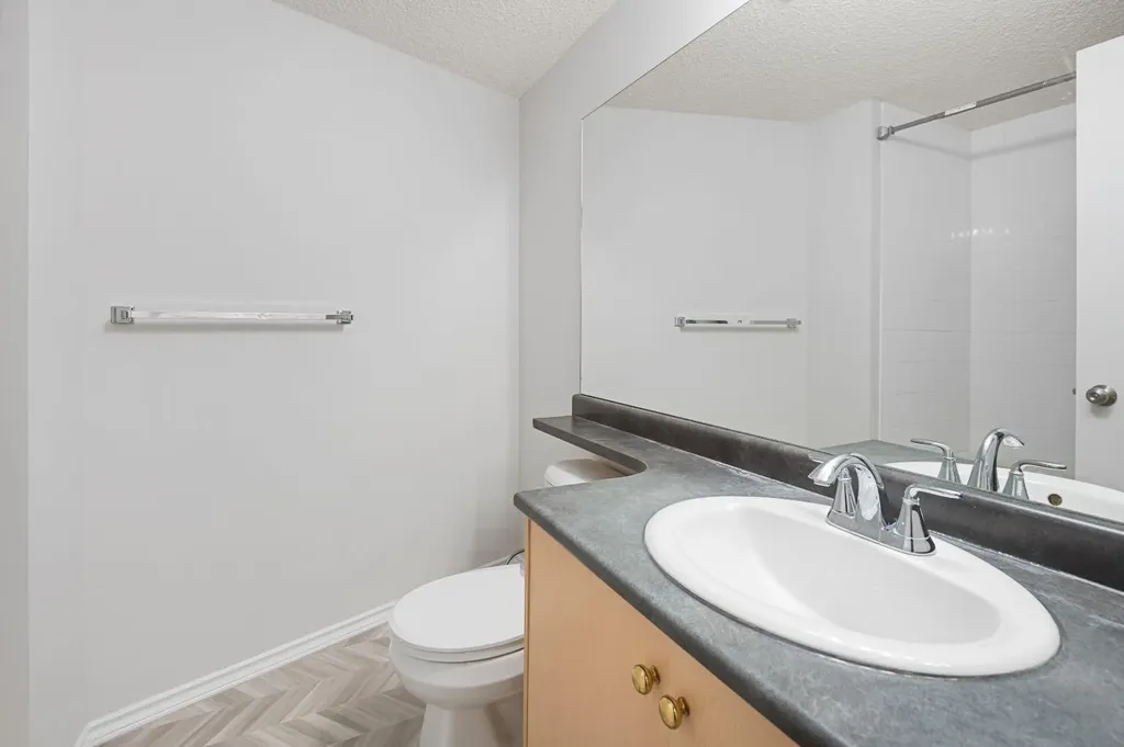 1620 70 Street SE Calgary AB T2A 7Z2