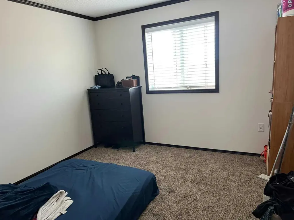 527 3 Avenue Fox Creek AB T0H 1P0