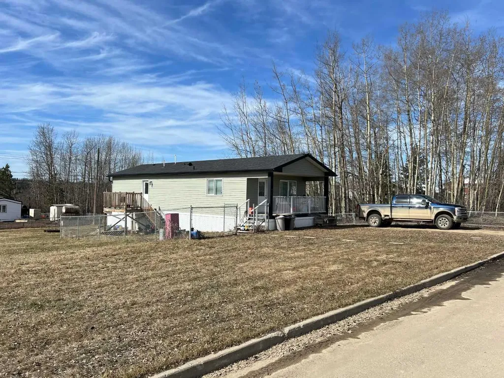 527 3 Avenue Fox Creek AB T0H 1P0