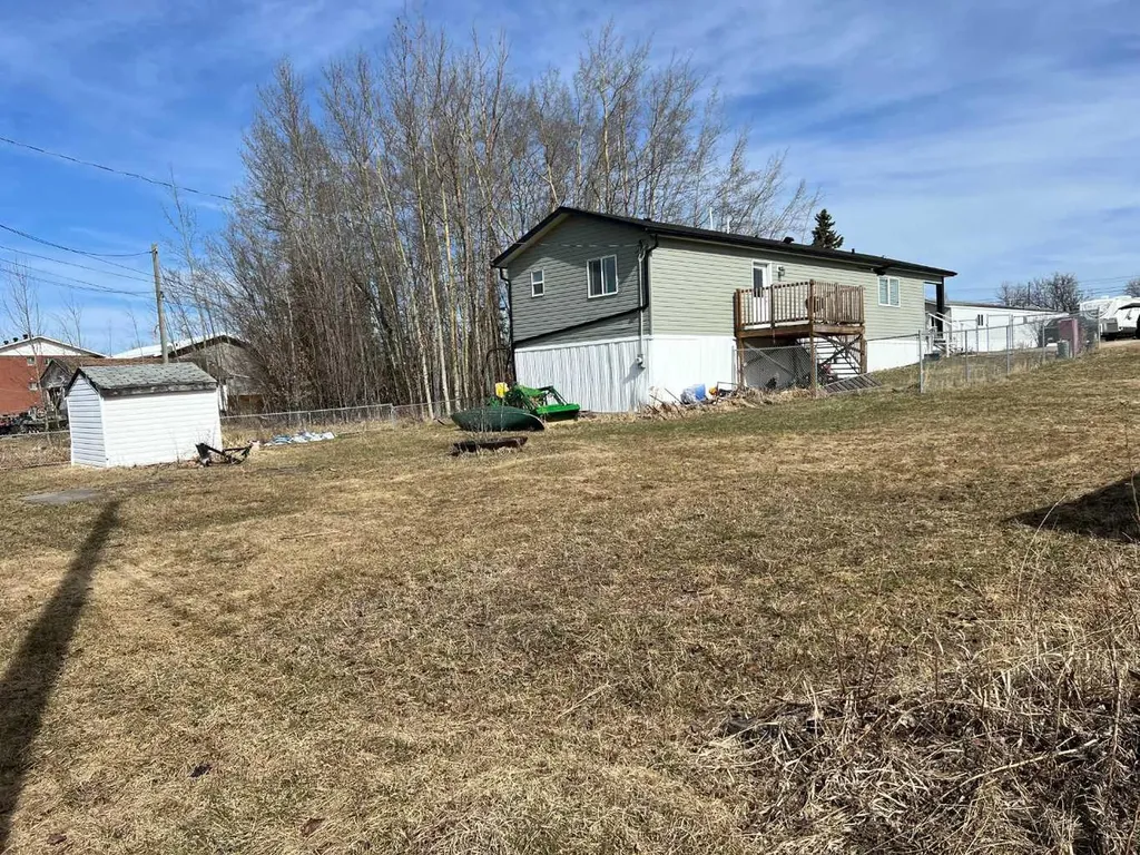 527 3 Avenue Fox Creek AB T0H 1P0