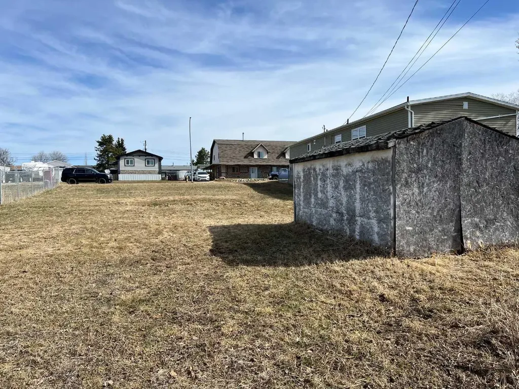 527 3 Avenue Fox Creek AB T0H 1P0