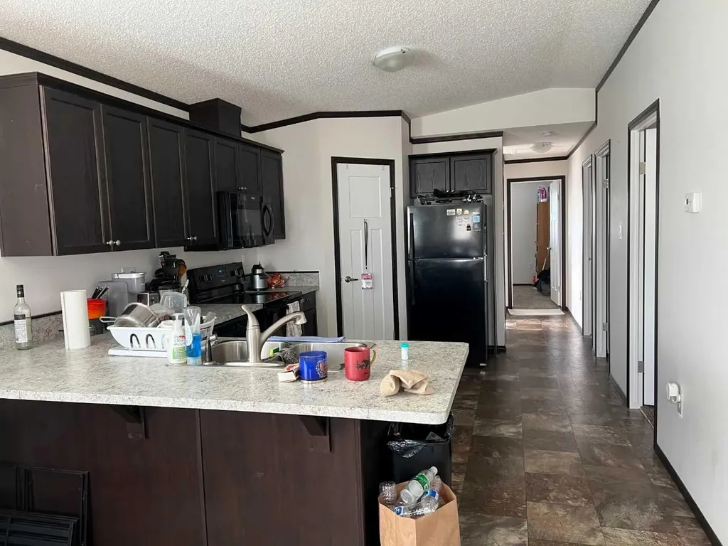 527 3 Avenue Fox Creek AB T0H 1P0