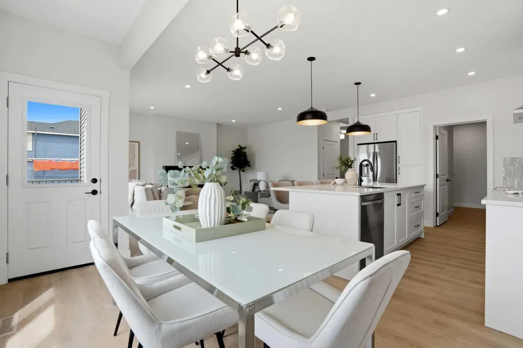 581 Clearwater Heath Chestermere AB T1X 3A5
