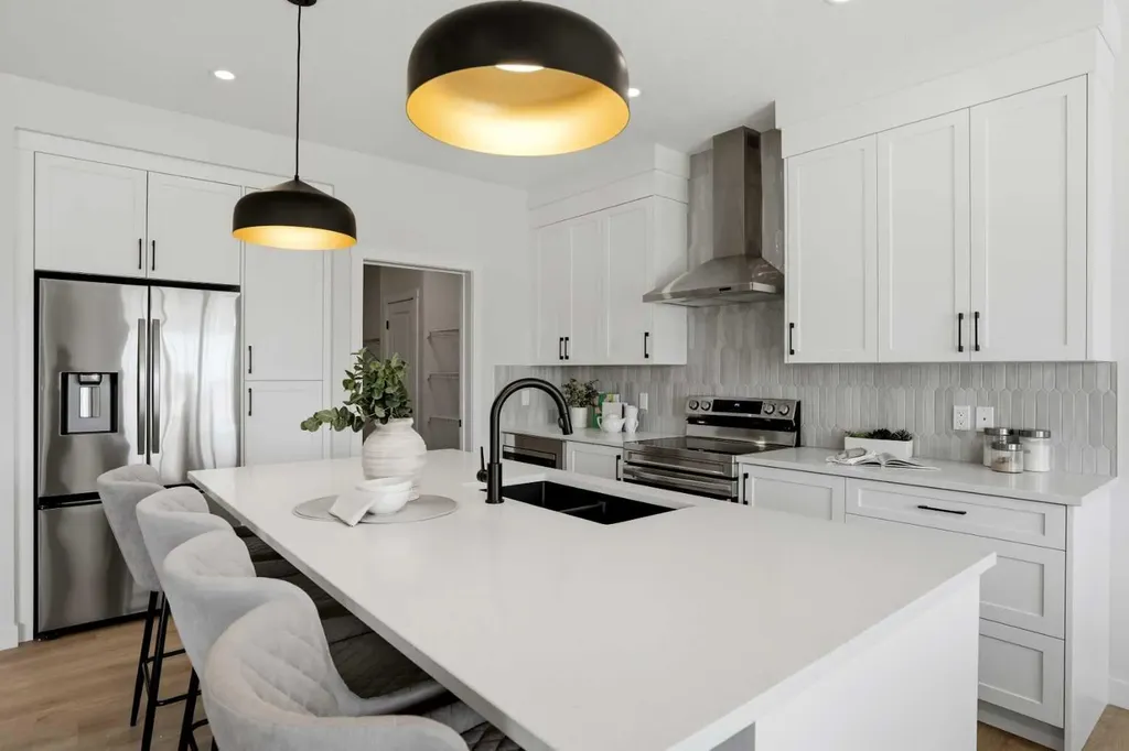 581 Clearwater Heath Chestermere AB T1X 3A5