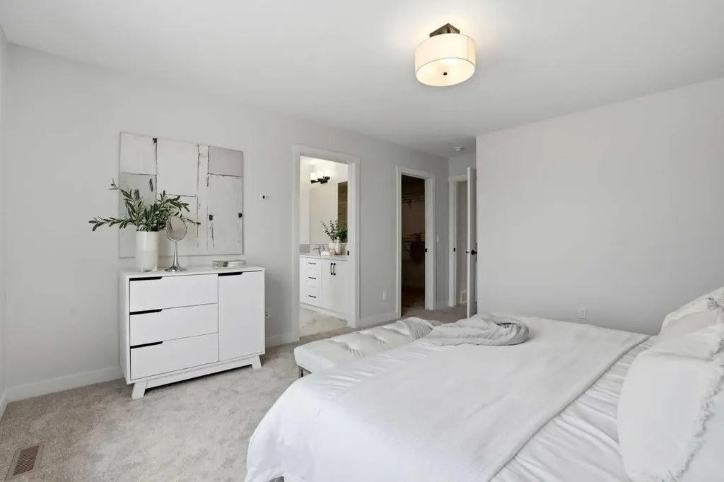 581 Clearwater Heath Chestermere AB T1X 3A5