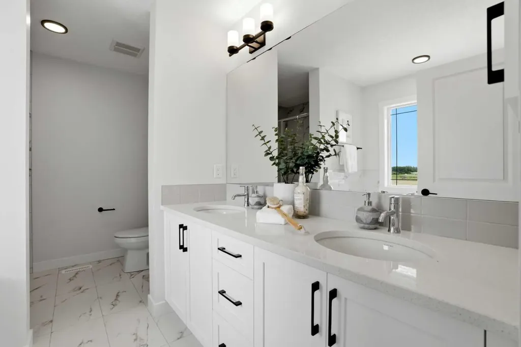 581 Clearwater Heath Chestermere AB T1X 3A5