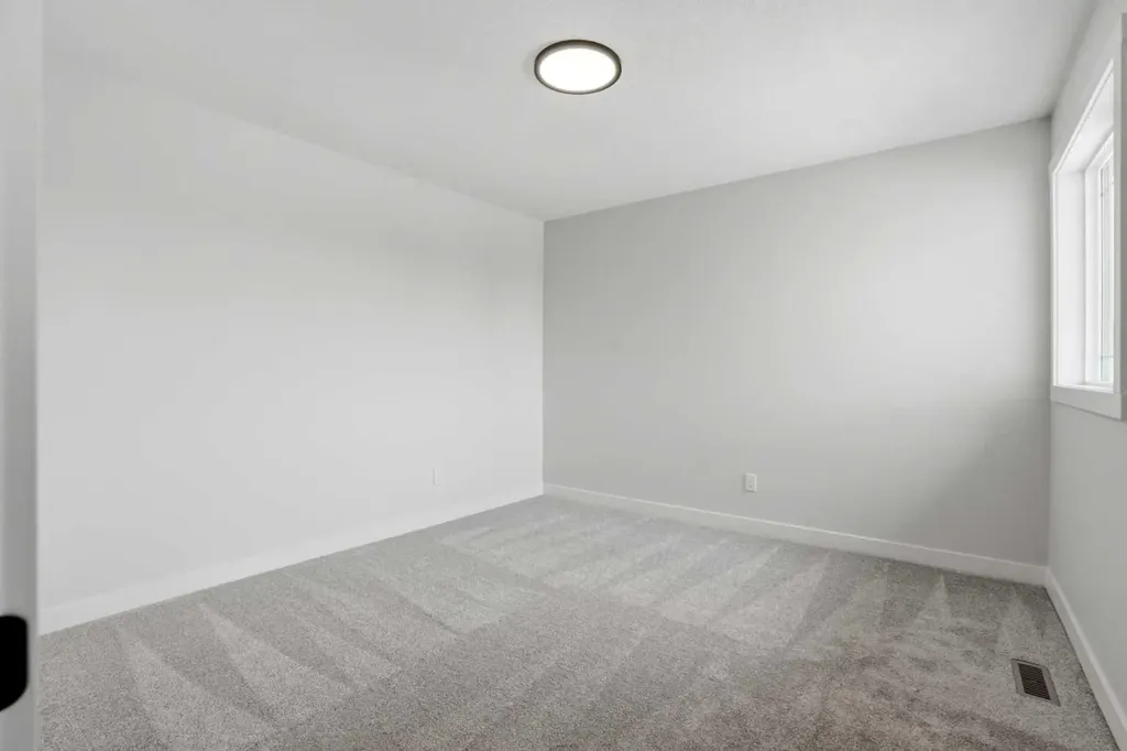 581 Clearwater Heath Chestermere AB T1X 3A5