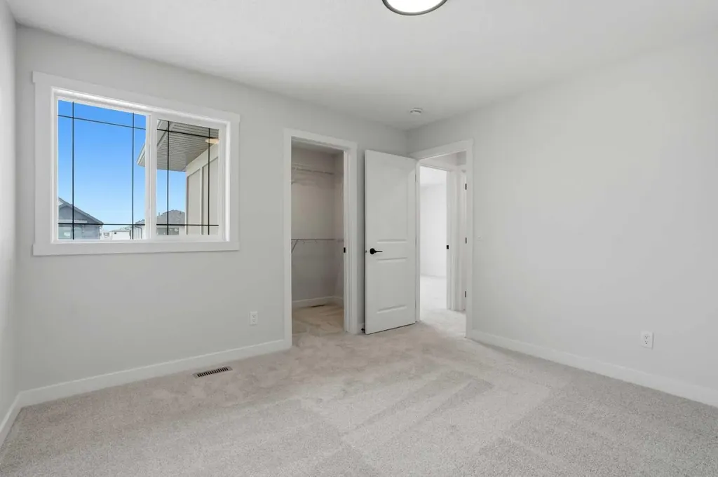 581 Clearwater Heath Chestermere AB T1X 3A5