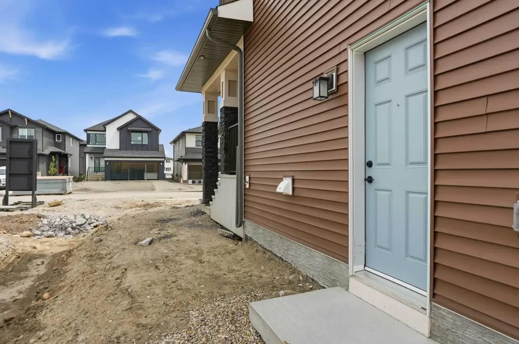581 Clearwater Heath Chestermere AB T1X 3A5