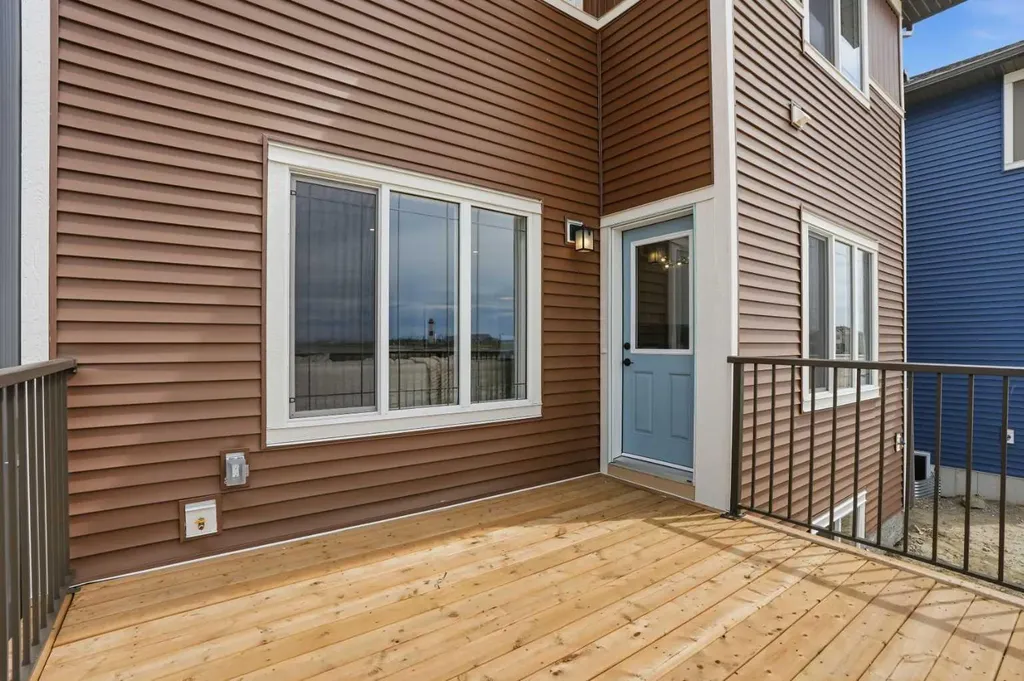 581 Clearwater Heath Chestermere AB T1X 3A5