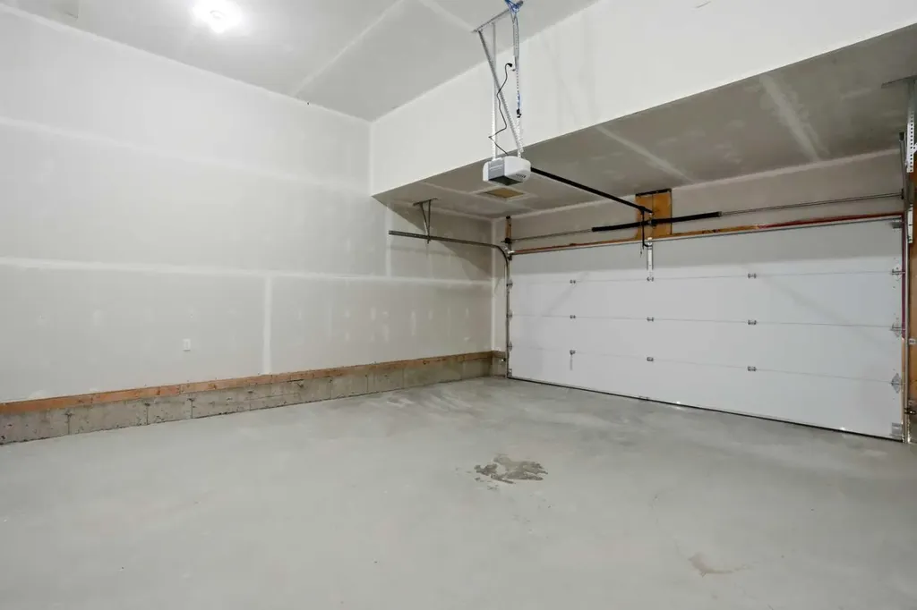 581 Clearwater Heath Chestermere AB T1X 3A5