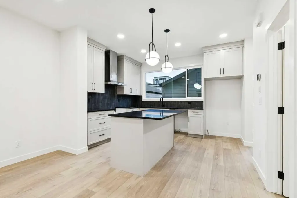 15085 37 Street SW Calgary AB T2Y 0R7