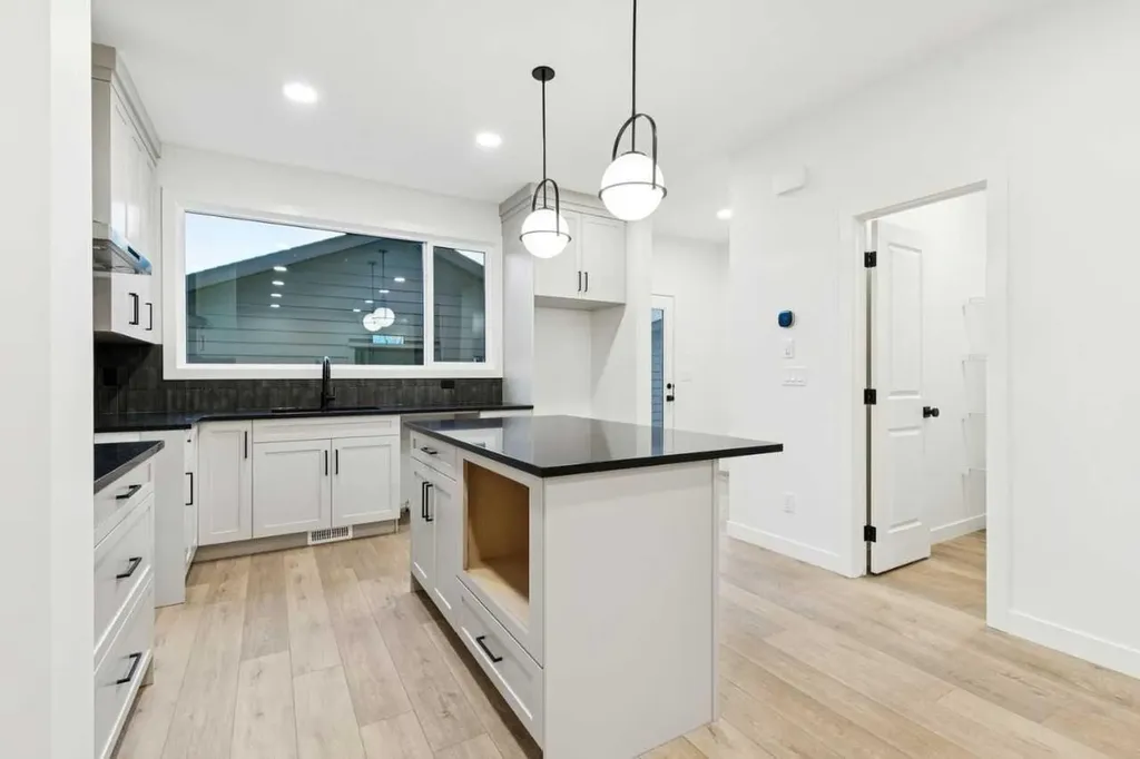 15085 37 Street SW Calgary AB T2Y 0R7