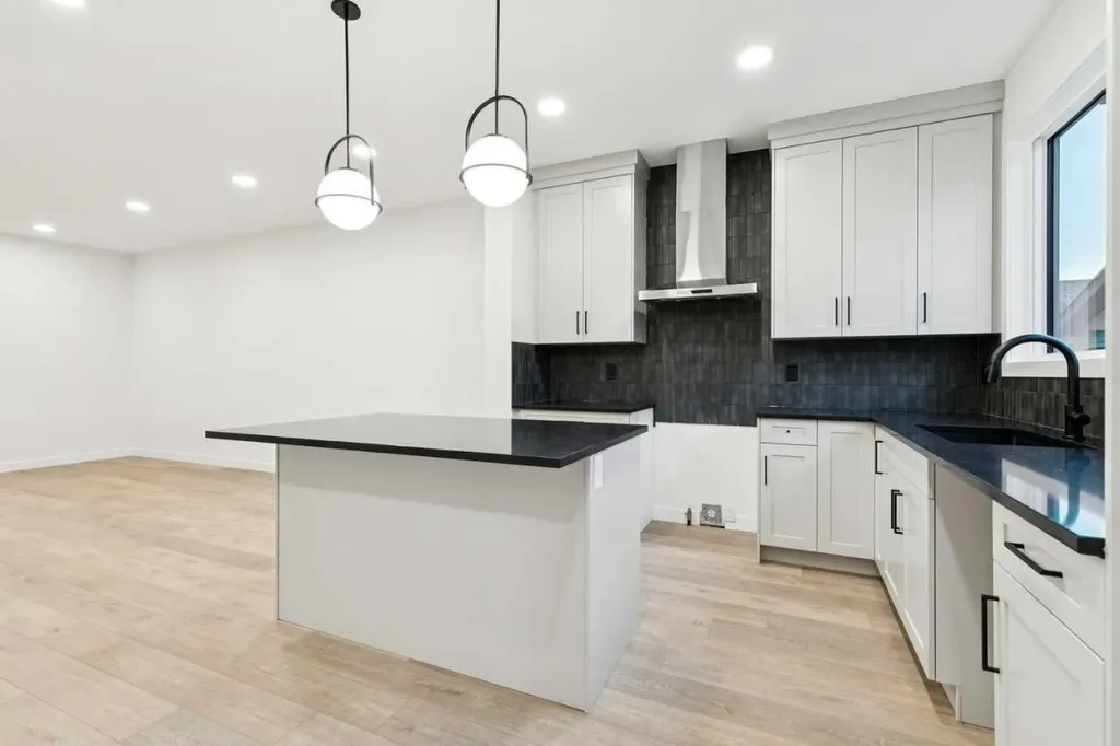 15085 37 Street SW Calgary AB T2Y 0R7