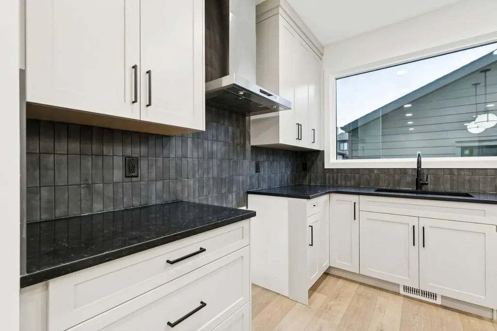 15085 37 Street SW Calgary AB T2Y 0R7