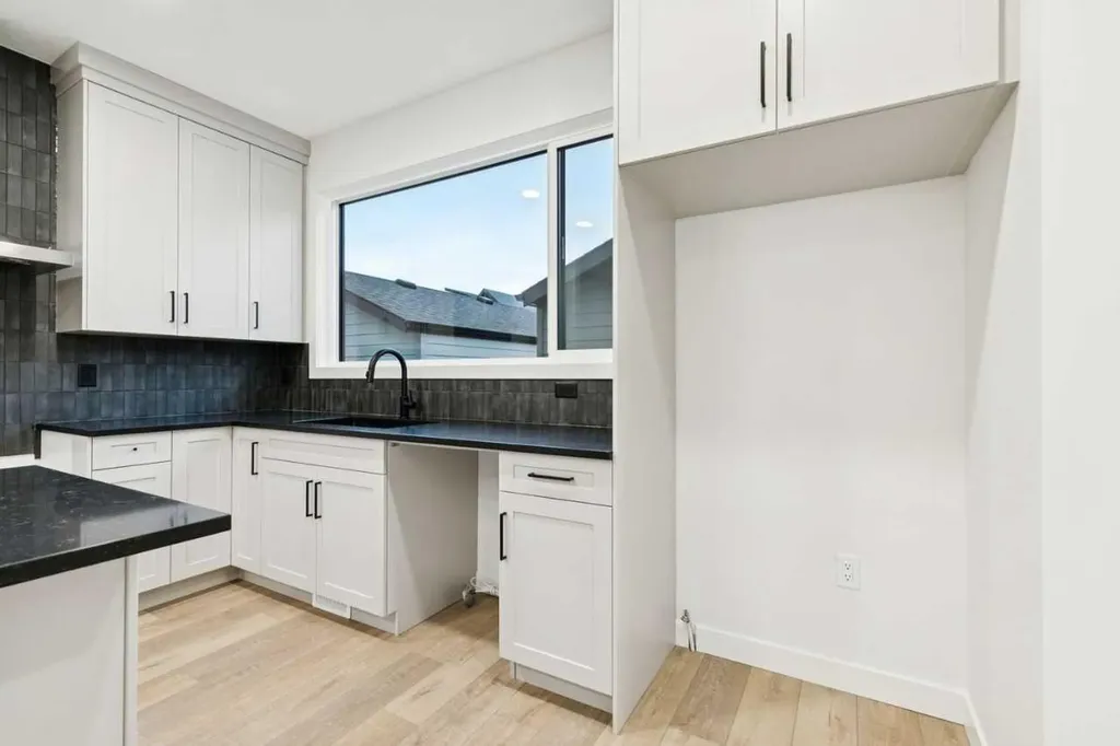 15085 37 Street SW Calgary AB T2Y 0R7