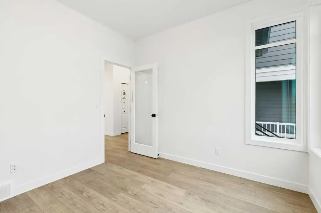 15085 37 Street SW Calgary AB T2Y 0R7