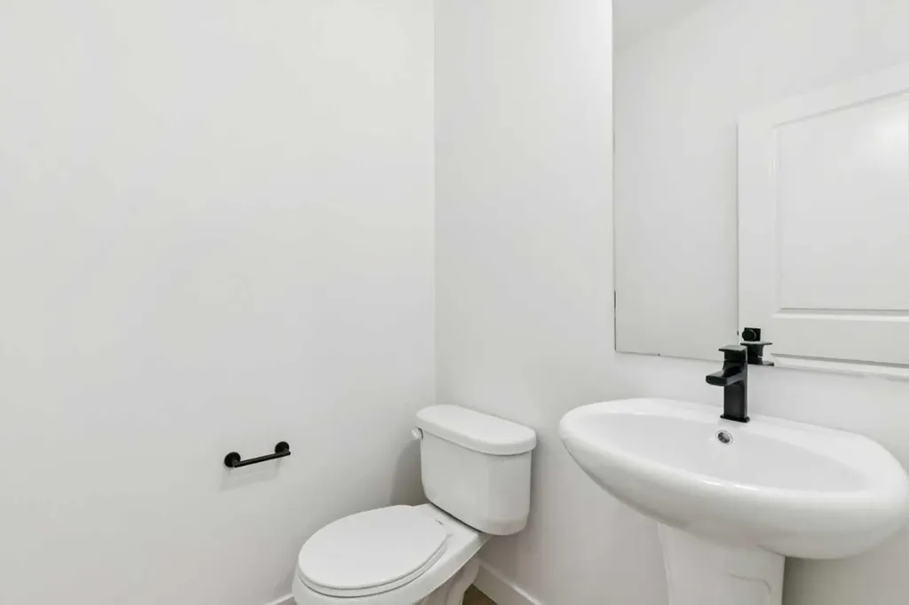 15085 37 Street SW Calgary AB T2Y 0R7