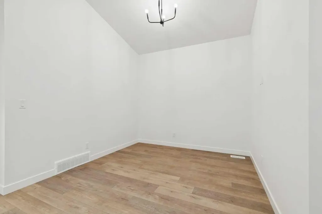15085 37 Street SW Calgary AB T2Y 0R7