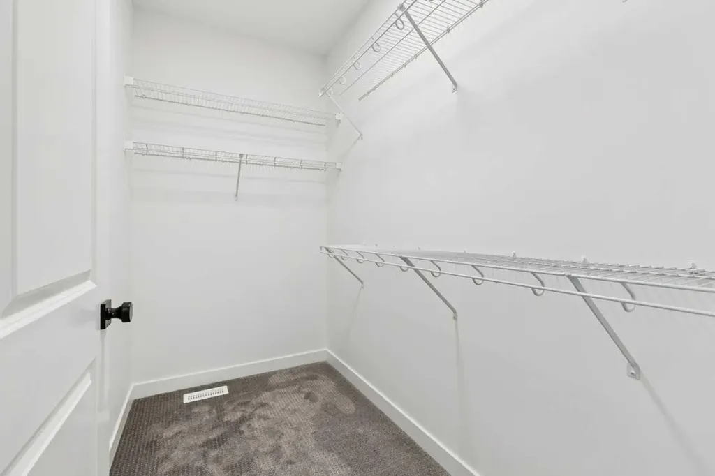 15085 37 Street SW Calgary AB T2Y 0R7