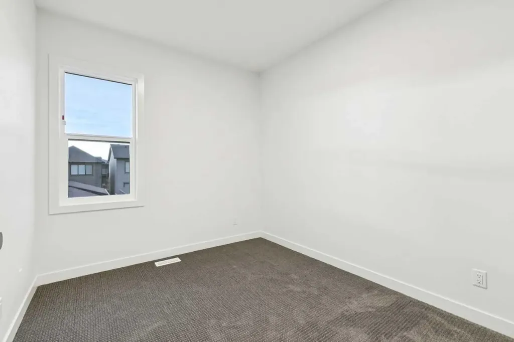15085 37 Street SW Calgary AB T2Y 0R7