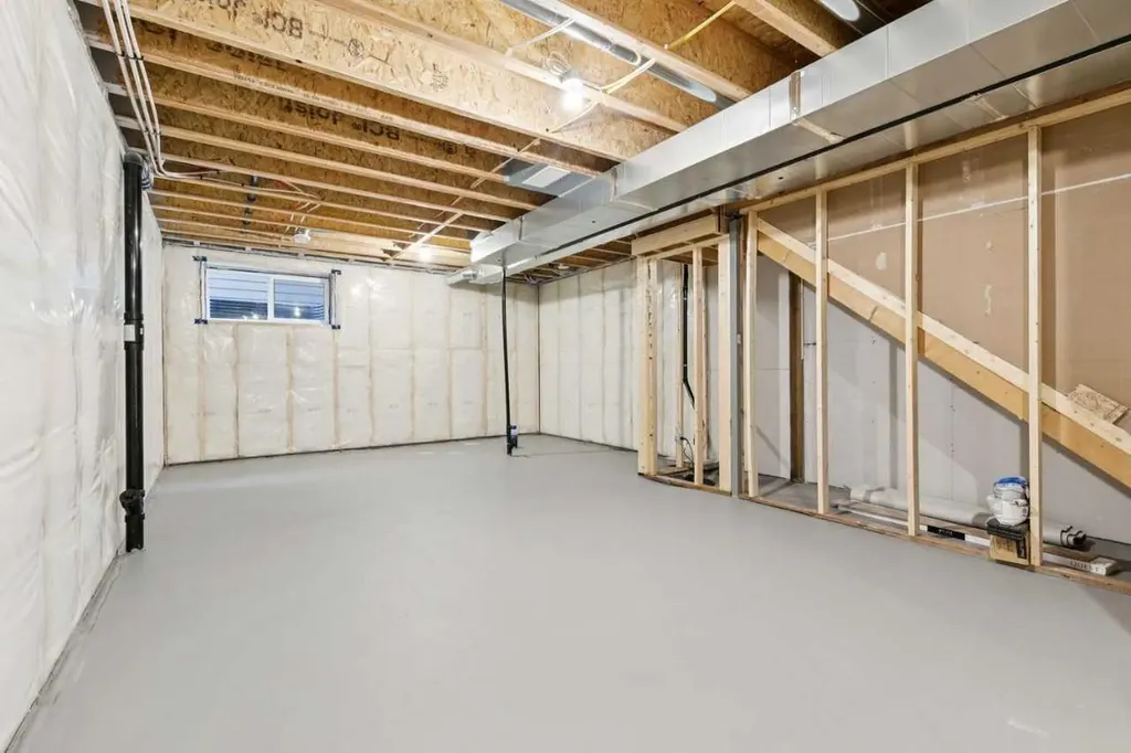 15085 37 Street SW Calgary AB T2Y 0R7
