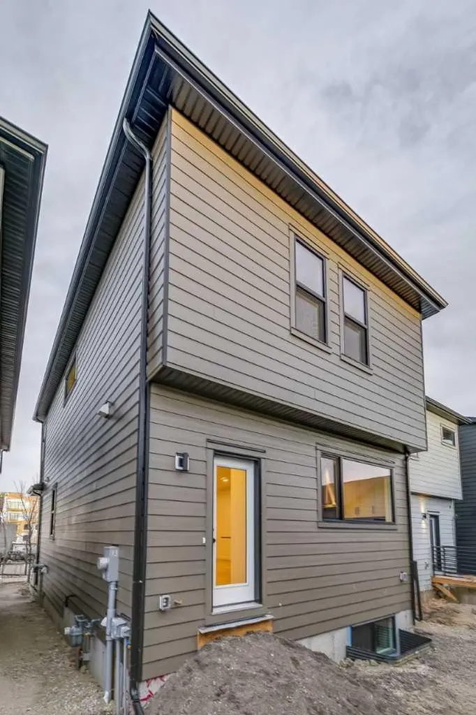 15085 37 Street SW Calgary AB T2Y 0R7