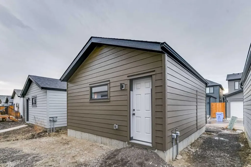 15085 37 Street SW Calgary AB T2Y 0R7