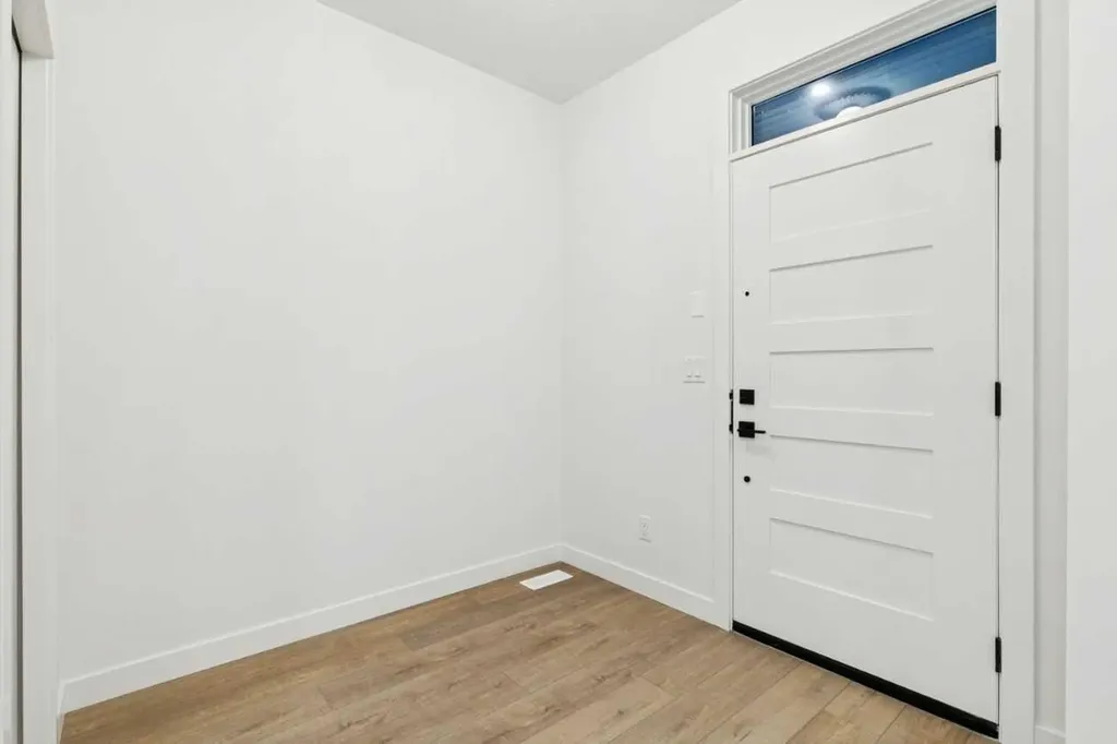 15085 37 Street SW Calgary AB T2Y 0R7