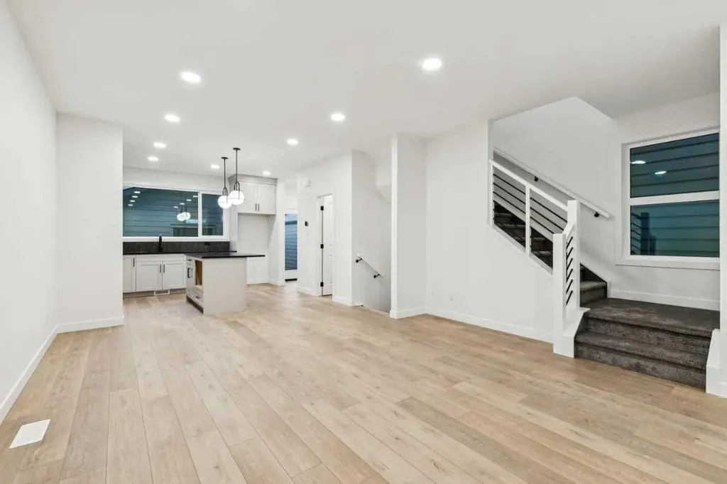 15085 37 Street SW Calgary AB T2Y 0R7