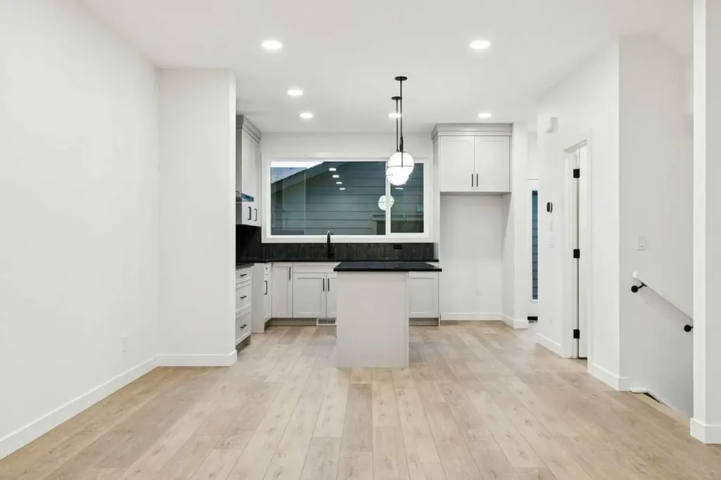 15085 37 Street SW Calgary AB T2Y 0R7
