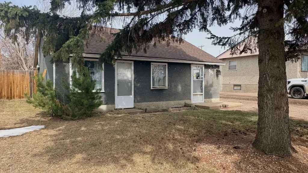 622 5 Avenue Wainwright AB T9W 1B1