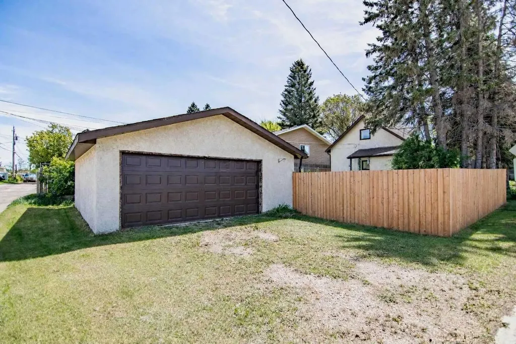5120 53 Avenue Ponoka AB T4J 1H1