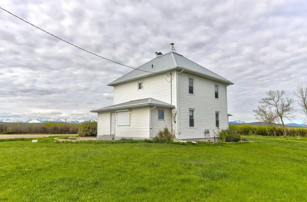 6115 Rge Road 30-2 Rural Pincher Creek No. 9 M.d. Of AB T0K 1W0