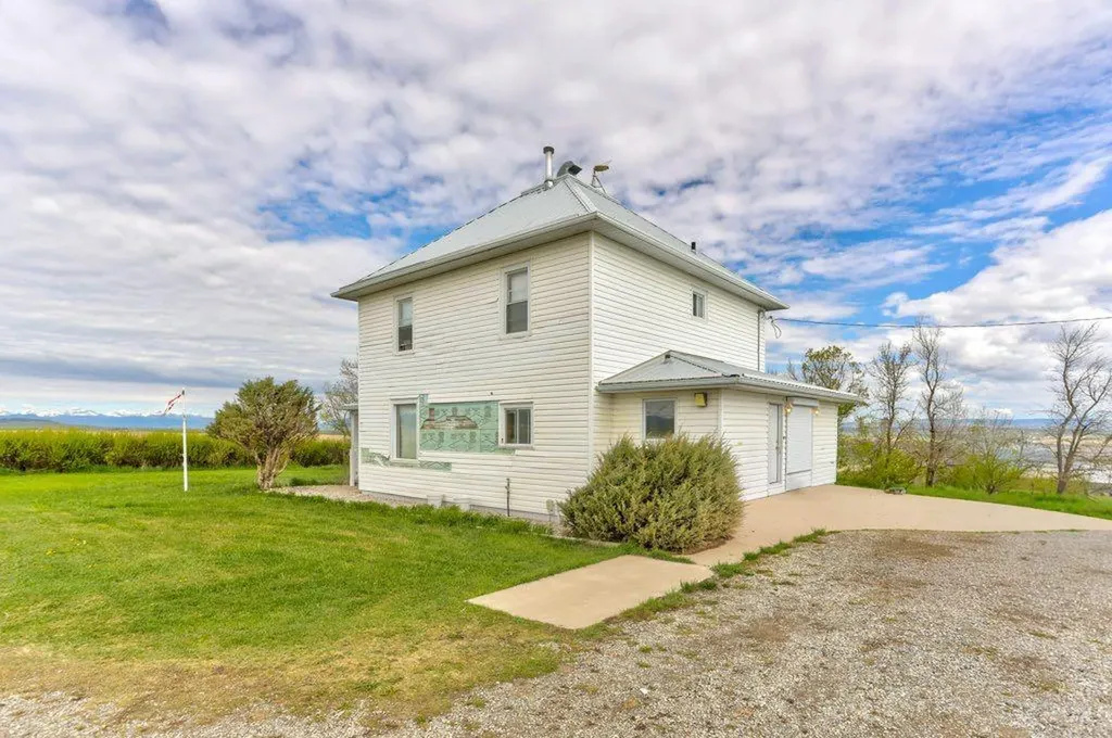 6115 Rge Road 30-2 Rural Pincher Creek No. 9 M.d. Of AB T0K 1W0