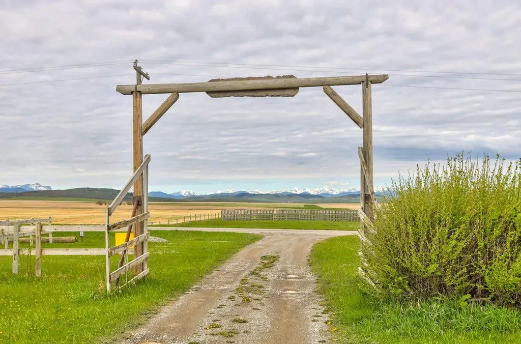 6115 Rge Road 30-2 Rural Pincher Creek No. 9 M.d. Of AB T0K 1W0