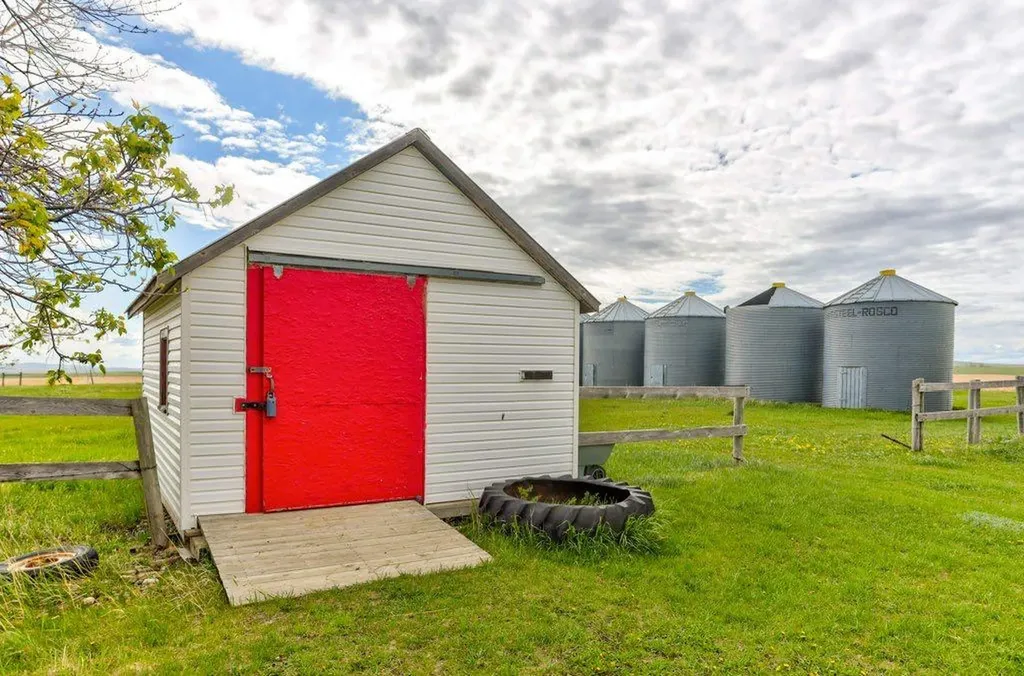 6115 Rge Road 30-2 Rural Pincher Creek No. 9 M.d. Of AB T0K 1W0