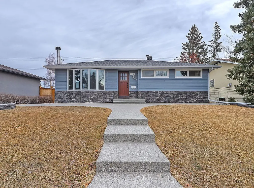 44 Granlea Place SW Calgary AB T3E4K2
