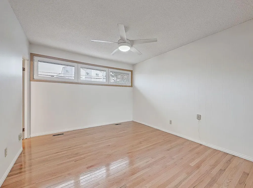 44 Granlea Place SW Calgary AB T3E4K2