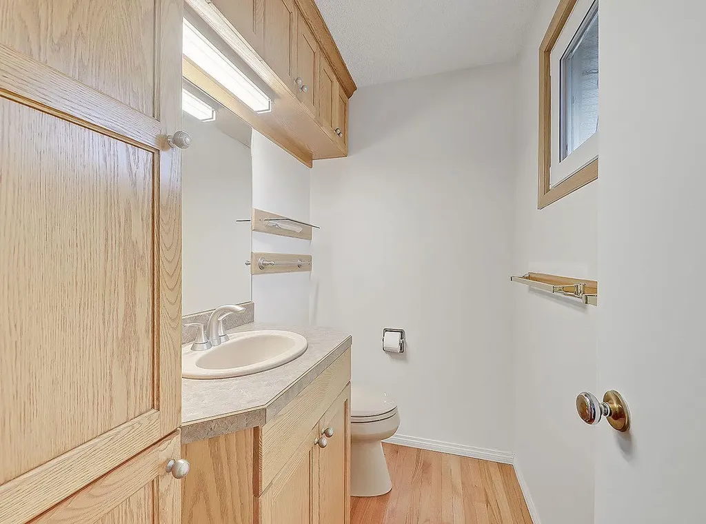 44 Granlea Place SW Calgary AB T3E4K2