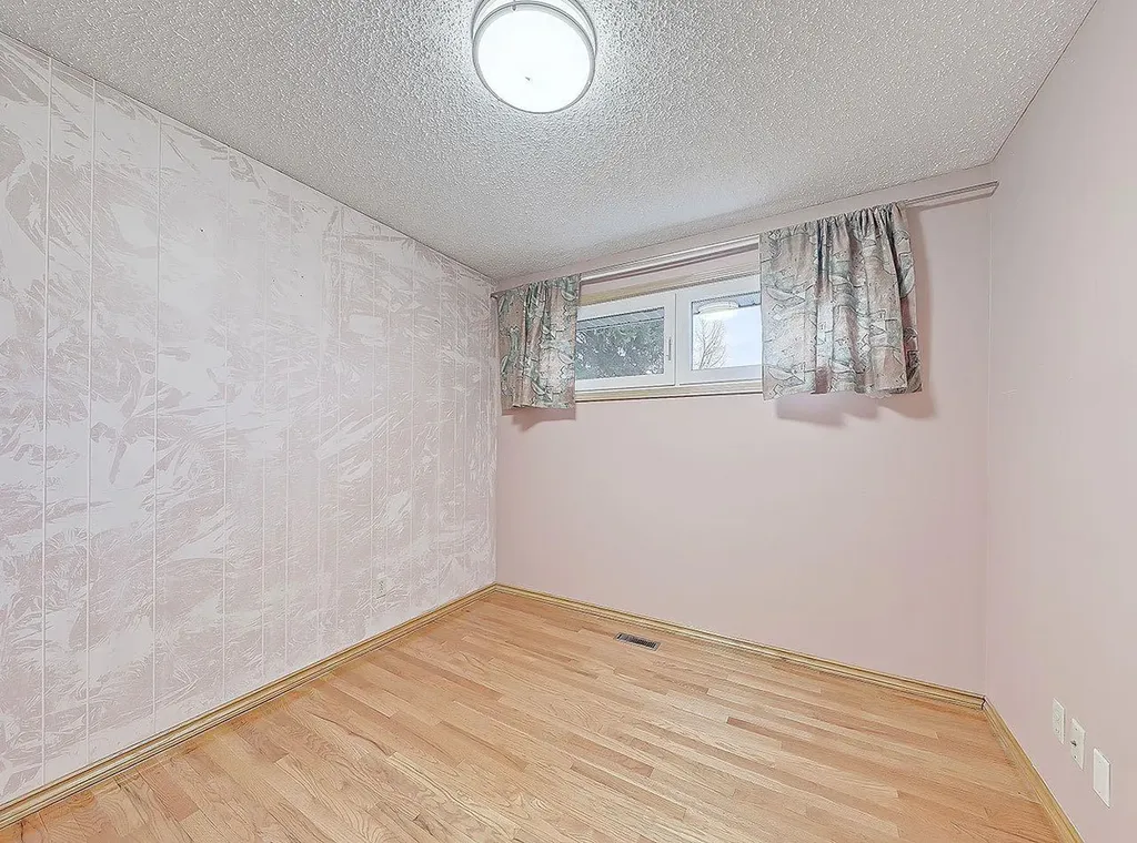 44 Granlea Place SW Calgary AB T3E4K2