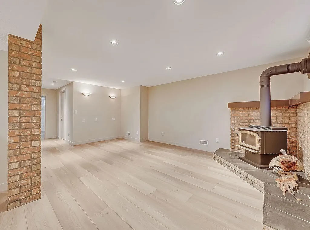 44 Granlea Place SW Calgary AB T3E4K2