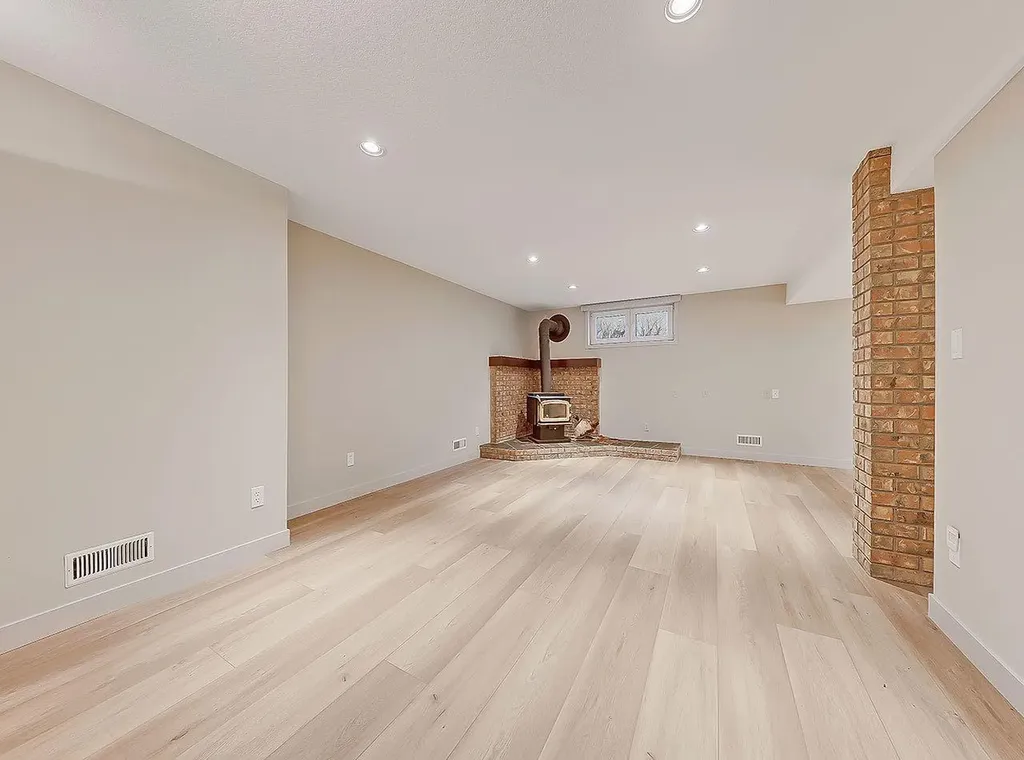 44 Granlea Place SW Calgary AB T3E4K2