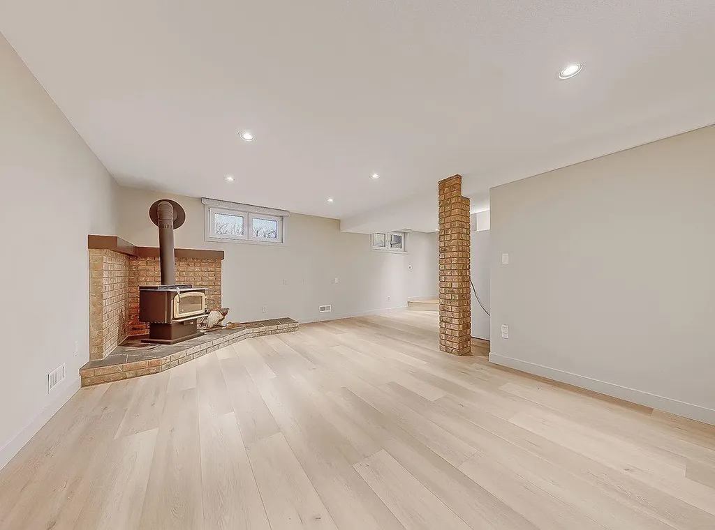 44 Granlea Place SW Calgary AB T3E4K2