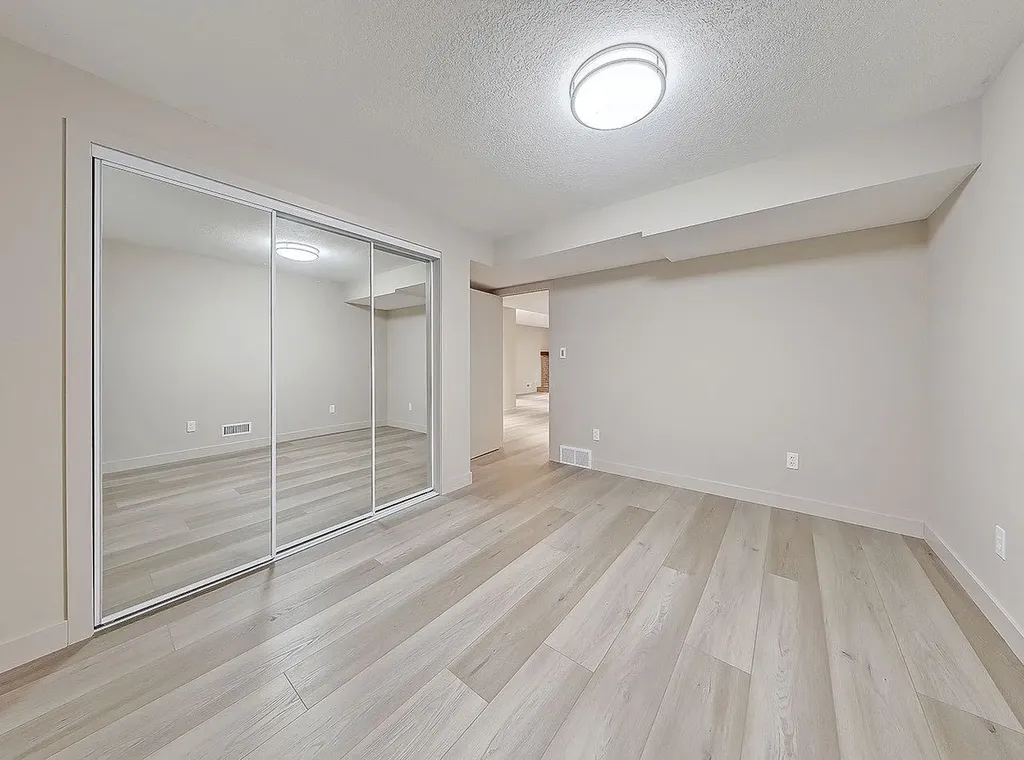 44 Granlea Place SW Calgary AB T3E4K2