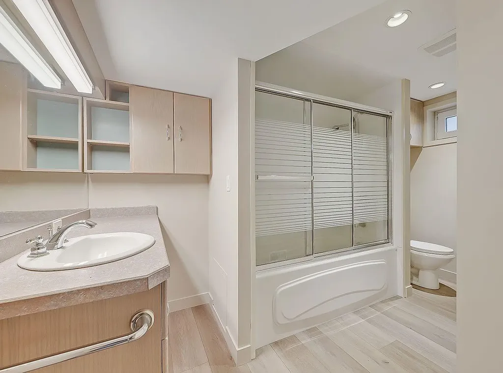 44 Granlea Place SW Calgary AB T3E4K2