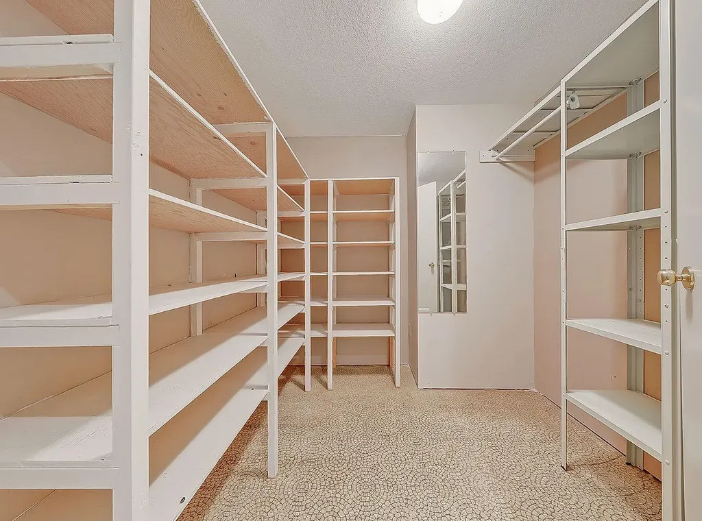 44 Granlea Place SW Calgary AB T3E4K2