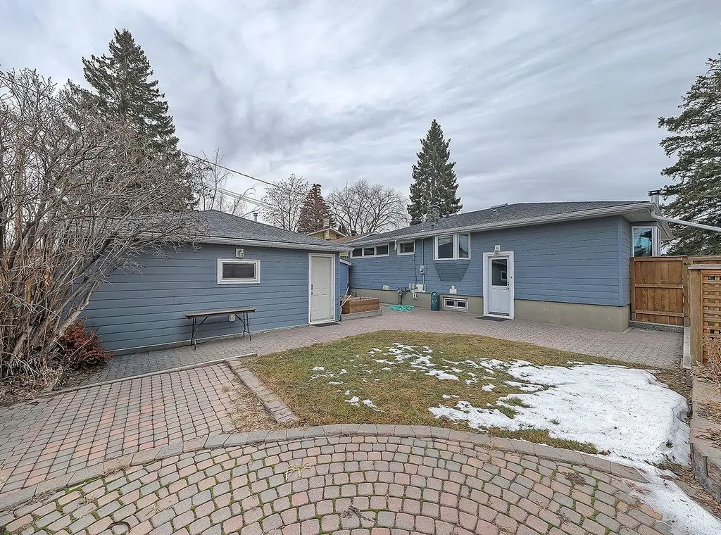 44 Granlea Place SW Calgary AB T3E4K2