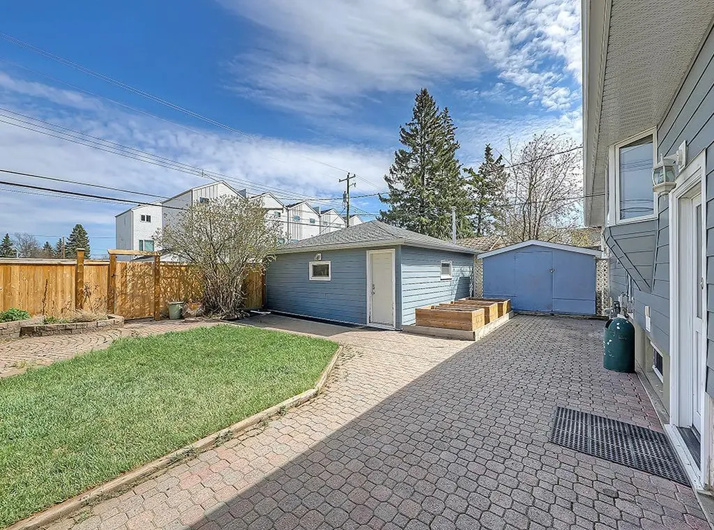 44 Granlea Place SW Calgary AB T3E4K2