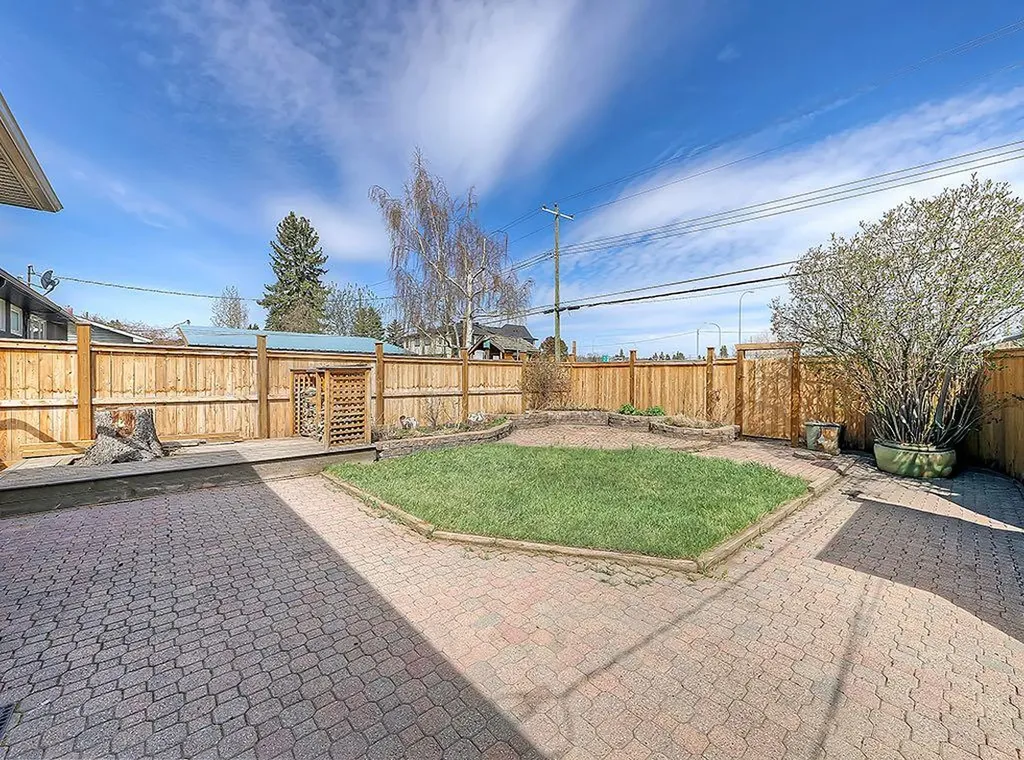 44 Granlea Place SW Calgary AB T3E4K2